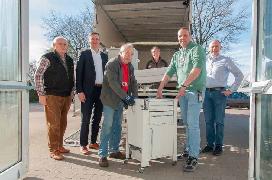 Foto: Karin Spree Vlnr: Theo Große-Starmann (Nothilfe Königsberg), Christian Nacke (Verw.-Direktor MHA), Wolfgang Thomalla u. Reinhold Diekamp (Freundeskreis der Ukraine), Nico von der Wellen (stellv. Techn. Leiter MHA) , Hubert Riese (Pflegedirektor MHA) Foto: Karin Spree Vlnr: Theo Große-Starmann (Nothilfe Königsberg), Christian Nacke (Verw.-Direktor MHA), Wolfgang Thomalla u. Reinhold Diekamp (Freundeskreis der Ukraine), Nico von der Wellen (stellv. Techn. Leiter MHA) , Hubert Riese (Pflegedirektor MHA)